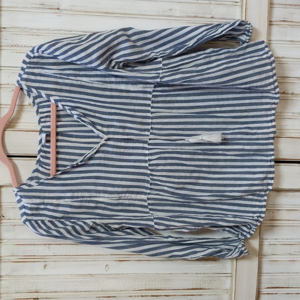 Old Navy blue and white striped top. Small